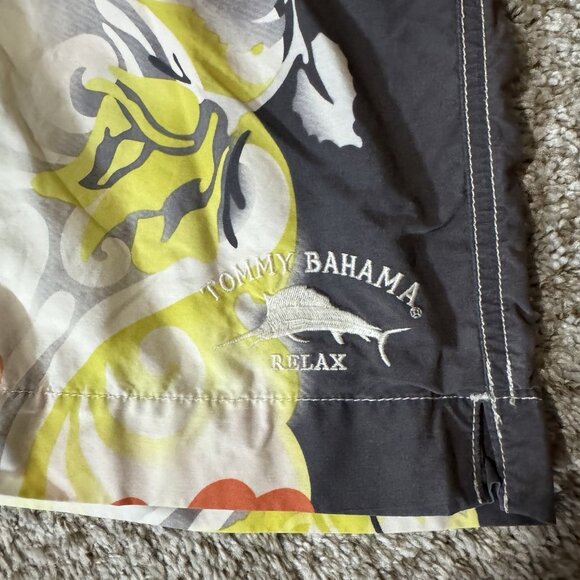 Tommy Bahama RELAX Swim Trunks Mens L Tropical Floral Leaves Board Shorts Liner - Picture 2 of 9